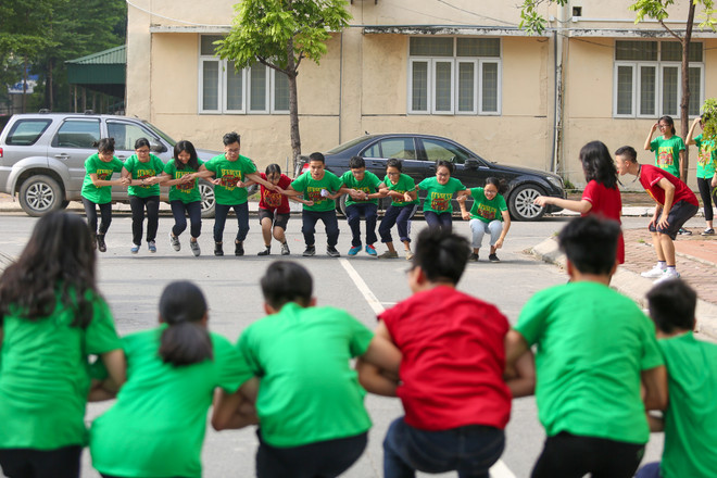 Học sinh mới ngất ngây với màn chào đón ở THPT Nguyễn Tất Thành ảnh 13