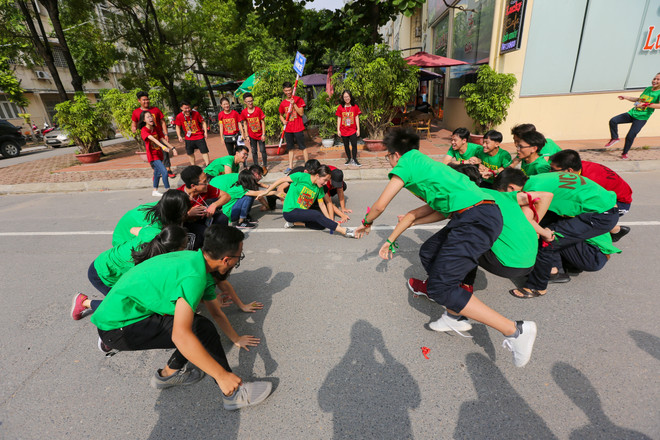 Học sinh mới ngất ngây với màn chào đón ở THPT Nguyễn Tất Thành ảnh 14