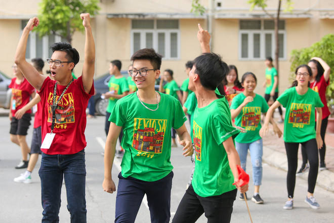 Học sinh mới ngất ngây với màn chào đón ở THPT Nguyễn Tất Thành ảnh 15