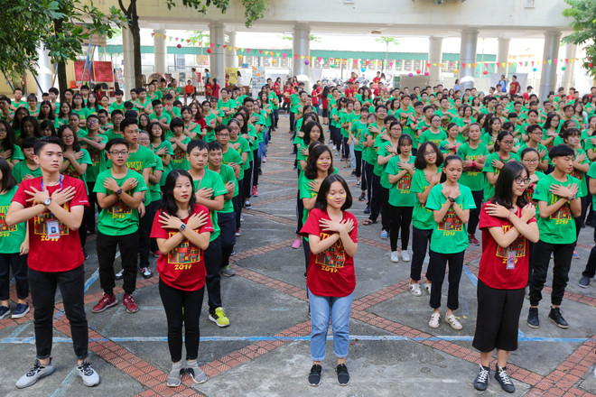 Học sinh mới ngất ngây với màn chào đón ở THPT Nguyễn Tất Thành ảnh 8