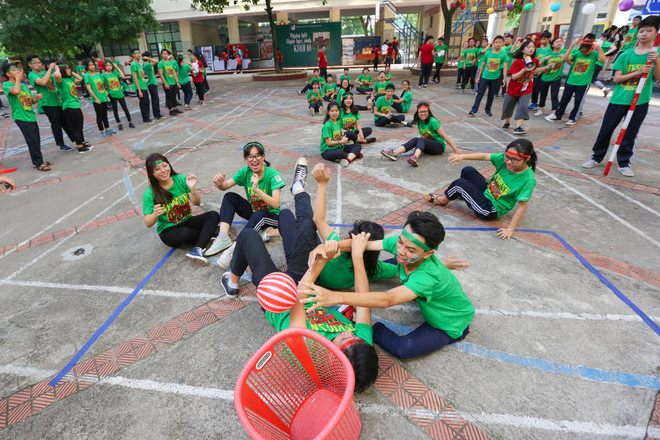 Học sinh mới ngất ngây với màn chào đón ở THPT Nguyễn Tất Thành ảnh 11