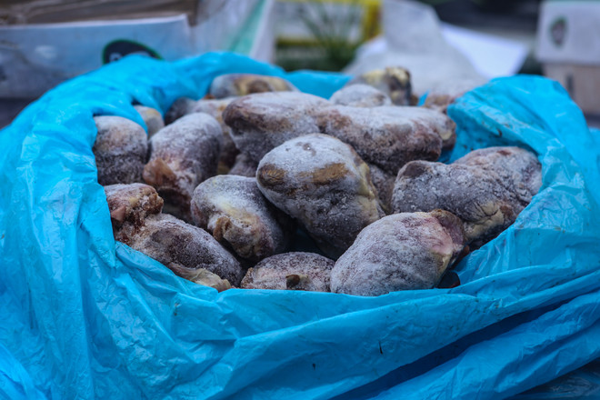 Phát hiện hơn 1 tấn chân gà, tim lợn đông lạnh quá hạn sử dụng ảnh 4