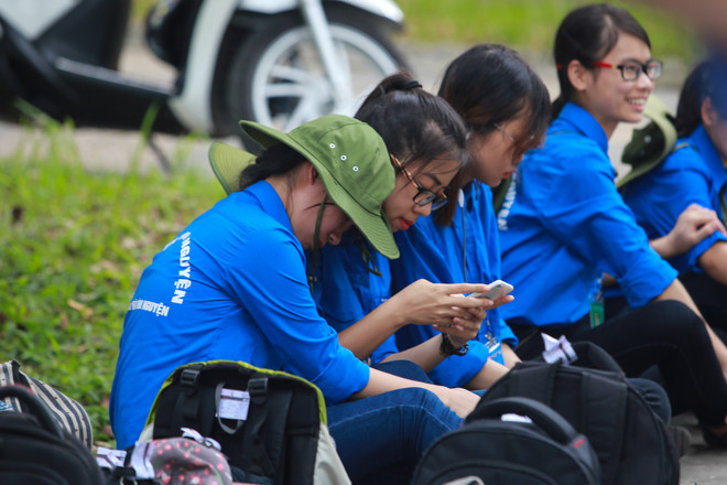 Ấn tượng hình ảnh sinh viên tình nguyện Thủ đô trong những ngày thi cử ảnh 16