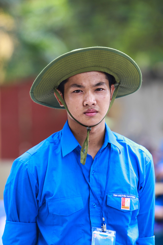 Ấn tượng hình ảnh sinh viên tình nguyện Thủ đô trong những ngày thi cử ảnh 15