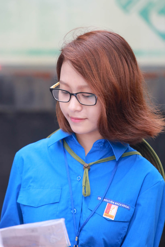 Ấn tượng hình ảnh sinh viên tình nguyện Thủ đô trong những ngày thi cử ảnh 14