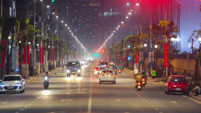 Biển quảng cáo trên tuyến phố kiểu mẫu: Người khen đẹp, kẻ chê xấu ảnh 7