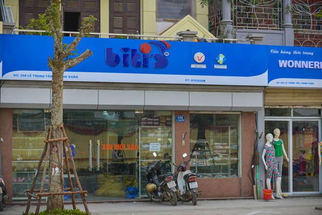 Biển quảng cáo trên tuyến phố kiểu mẫu: Người khen đẹp, kẻ chê xấu ảnh 11