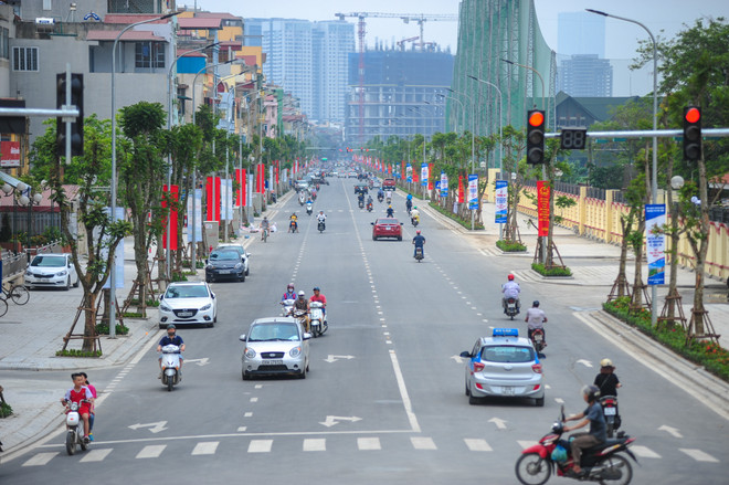 Biển quảng cáo trên tuyến phố kiểu mẫu: Người khen đẹp, kẻ chê xấu ảnh 2