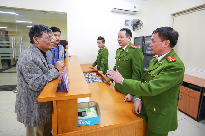 Ngày đầu làm thẻ căn cước, người dân dễ dàng đăng ký ảnh 4