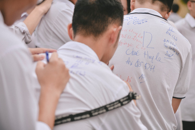 Khóc cười cùng học sinh Việt Đức trong ngày chia tay lứa 10x đầu tiên ảnh 11