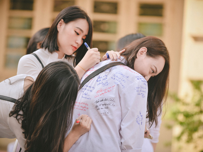 Khóc cười cùng học sinh Việt Đức trong ngày chia tay lứa 10x đầu tiên ảnh 10