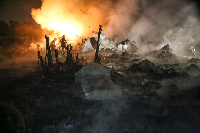 [Photo] Cận cảnh chiến đấu với " thần lửa" tại xưởng nhựa Trung Văn ảnh 7