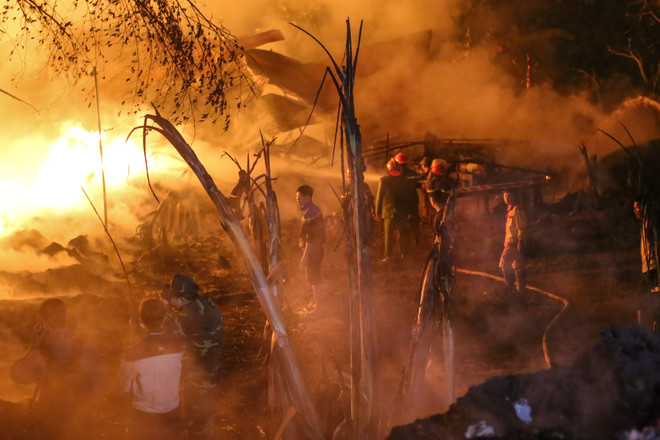 [Photo] Cận cảnh chiến đấu với " thần lửa" tại xưởng nhựa Trung Văn ảnh 2