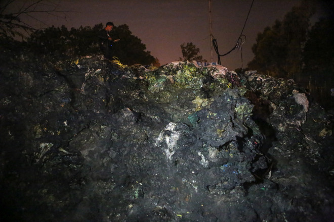 [Photo] Cận cảnh chiến đấu với " thần lửa" tại xưởng nhựa Trung Văn ảnh 9