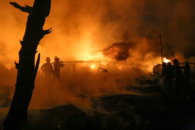 [Photo] Cận cảnh chiến đấu với " thần lửa" tại xưởng nhựa Trung Văn ảnh 4