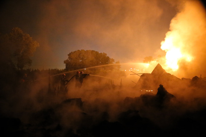 [Photo] Cận cảnh chiến đấu với " thần lửa" tại xưởng nhựa Trung Văn ảnh 13