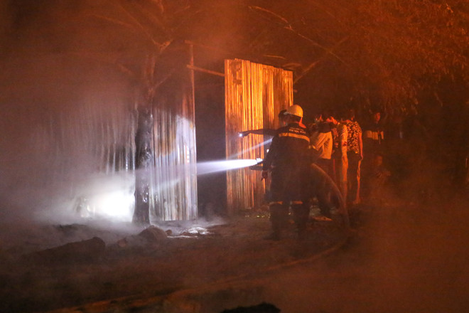 [Photo] Cận cảnh chiến đấu với " thần lửa" tại xưởng nhựa Trung Văn ảnh 8