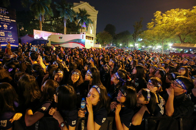 Người dân Hà Nội đồng loạt tắt đèn hưởng ứng Giờ Trái đất 2018 ảnh 4