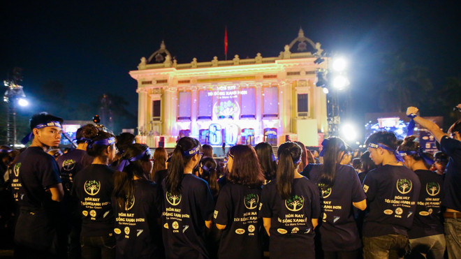 Người dân Hà Nội đồng loạt tắt đèn hưởng ứng Giờ Trái đất 2018 ảnh 5