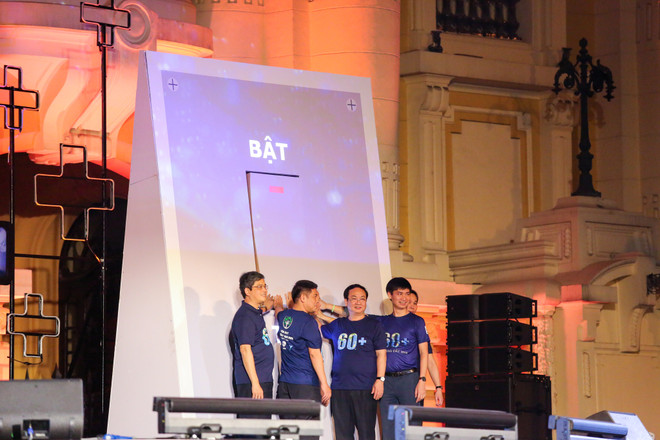 Người dân Hà Nội đồng loạt tắt đèn hưởng ứng Giờ Trái đất 2018 ảnh 9