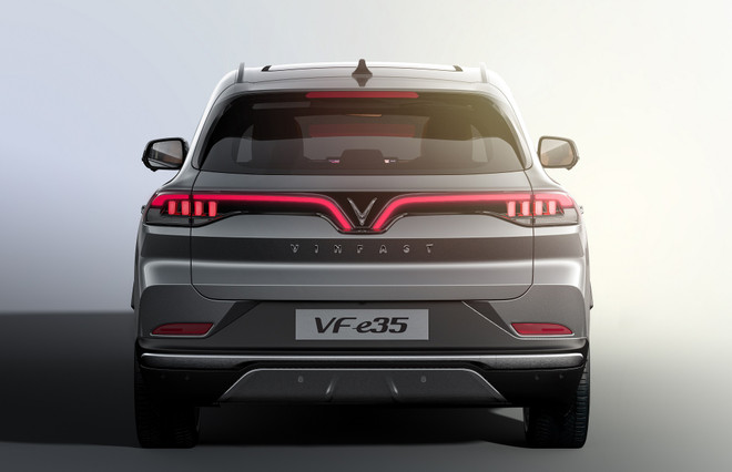 Mẫu xe điện VF e35. (Ảnh: VinFast) VinFast công bố 2 mẫu xe điện mới tại Los Angeles Auto Show 2021 ảnh 2