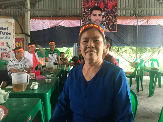 Quê nhà rực lửa tiếp sức cho tuyển Olympic Việt Nam đối đầu Hàn Quốc ảnh 2