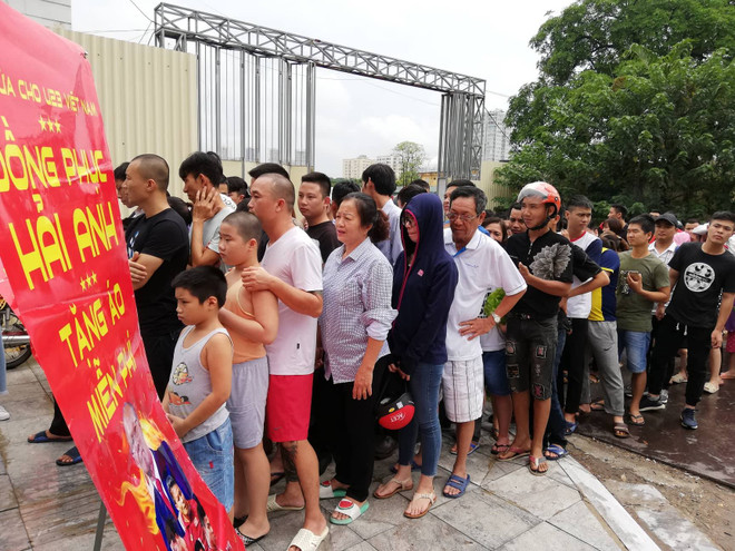 Quê nhà rực lửa tiếp sức cho tuyển Olympic Việt Nam đối đầu Hàn Quốc ảnh 11