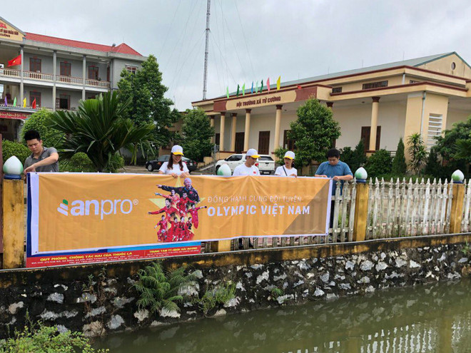 Quê nhà rực lửa tiếp sức cho tuyển Olympic Việt Nam đối đầu Hàn Quốc ảnh 1