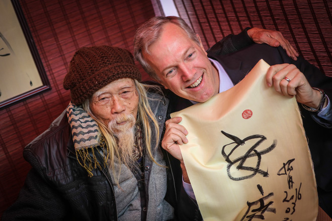 Đại sứ Mỹ Ted Osius đóng vai ông đồ tập viết thư pháp ảnh 12