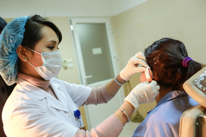 [Photo] Một ngày của nữ điều dưỡng viên xinh đẹp ảnh 5