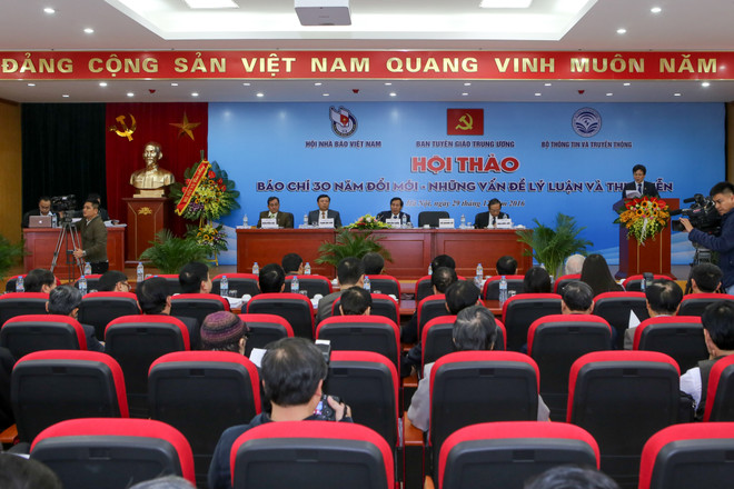 Buổi hội thảo có sự tham dự của Lãnh đạo Đảng, Nhà nước cùng gần 200 đại biểu. (Ảnh: Minh Sơn/Vietnam+) Hội thảo nhìn lại nền báo chí Việt Nam sau 30 năm đổi mới ảnh 1