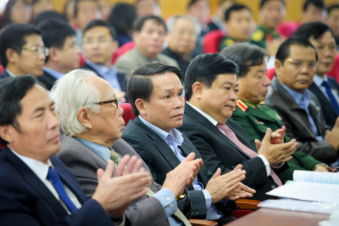 Đồng chí Nguyễn Đức Lợi, Ủy viên Trung ương Đảng, Bí thư Đảng ủy, Tổng Giám đốc Thông tấn xã Việt Nam tham dự buổi hội thảo. (Ảnh: Minh Sơn/Vietnam+) Hội thảo nhìn lại nền báo chí Việt Nam sau 30 năm đổi mới ảnh 2