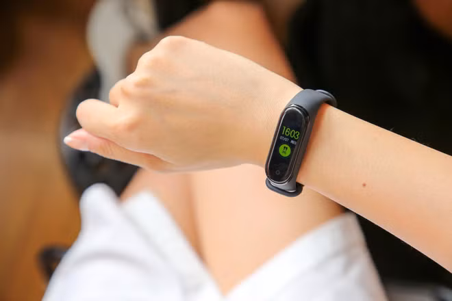 Đánh giá chi tiết Mi Band4 - Vòng đeo thông minh mới nhất của Xiaomi ảnh 7