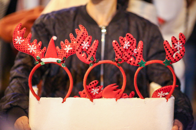 Người Hà Nội đổ ra đường đông nghịt đêm Giáng sinh ảnh 9