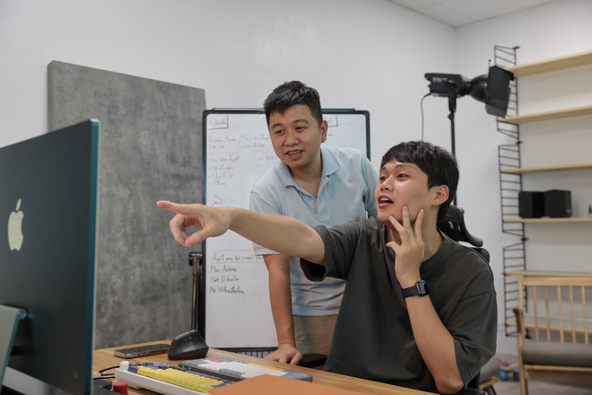 Duy Thẩm cho biết Schannel đã cung cấp cho mình một môi trường mà có thể làm được bất cứ thứ gì mình thích. (Ảnh: Minh Sơn/Vietnam+) 9X Duy Thẩm: Từ con số 0 đến reviewer công nghệ triệu views ảnh 4