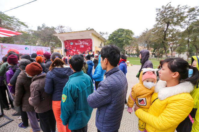 Ấm áp phiên chợ Tết 0 đồng cho người nghèo ở Hà Nội ảnh 2