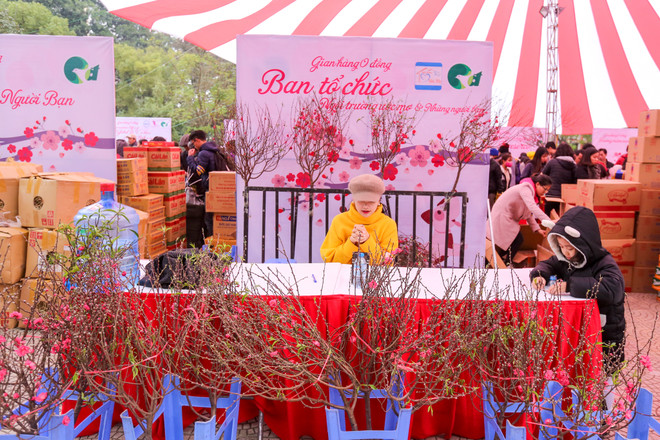 Ấm áp phiên chợ Tết 0 đồng cho người nghèo ở Hà Nội ảnh 8