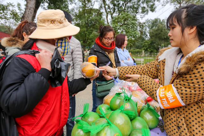 Ấm áp phiên chợ Tết 0 đồng cho người nghèo ở Hà Nội ảnh 15