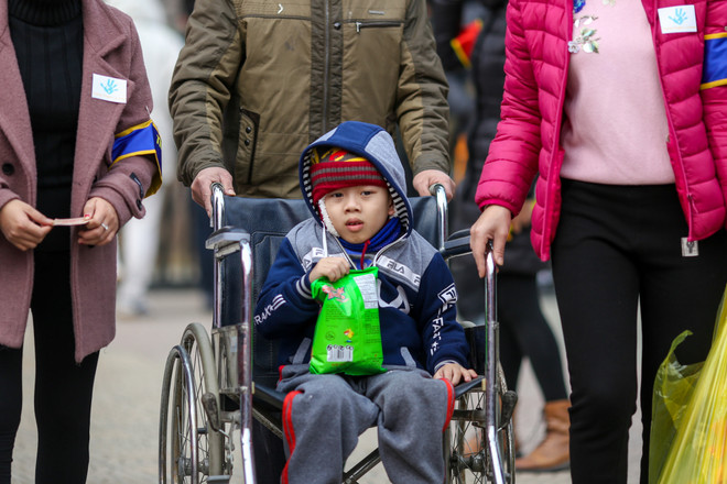 Ấm áp phiên chợ Tết 0 đồng cho người nghèo ở Hà Nội ảnh 5