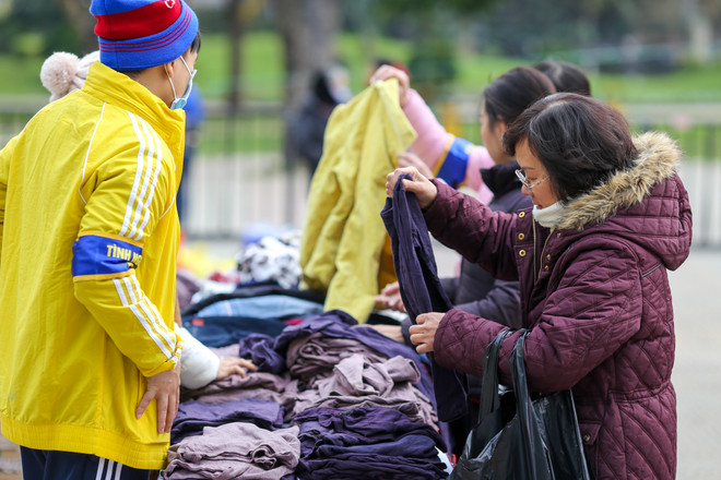 Ấm áp phiên chợ Tết 0 đồng cho người nghèo ở Hà Nội ảnh 14