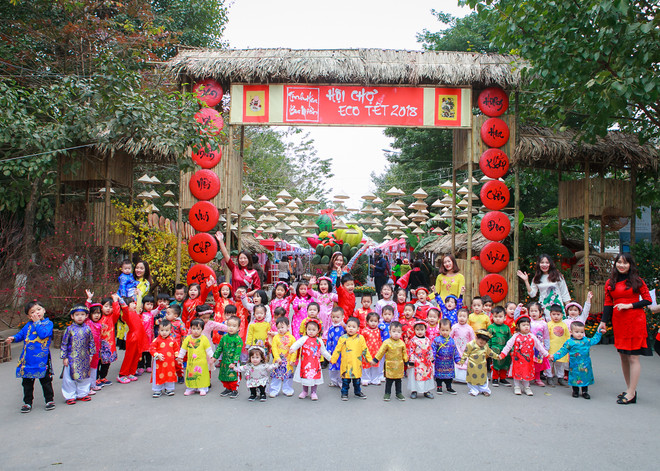 Du khách 'choáng' với mâm ngũ quả khổng lồ ở chợ Tết cuối năm ảnh 5