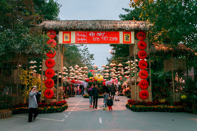 Du khách 'choáng' với mâm ngũ quả khổng lồ ở chợ Tết cuối năm ảnh 15