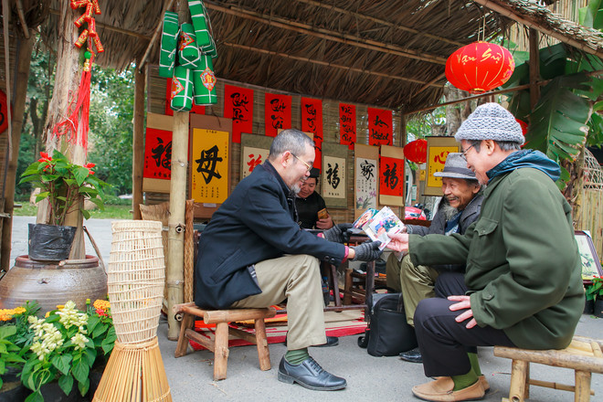 Du khách 'choáng' với mâm ngũ quả khổng lồ ở chợ Tết cuối năm ảnh 12