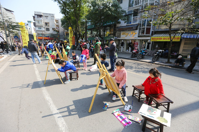 Khám phá phố bích họa Phùng Hưng trong ngày đầu khai trương ảnh 5