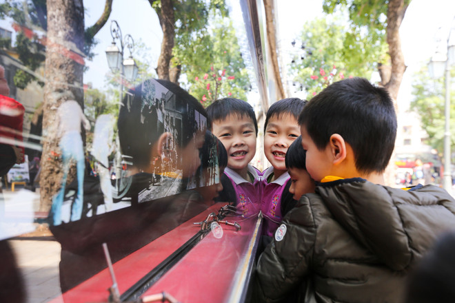 Khám phá phố bích họa Phùng Hưng trong ngày đầu khai trương ảnh 11