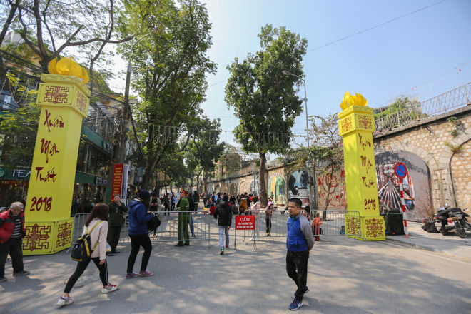 Khám phá phố bích họa Phùng Hưng trong ngày đầu khai trương ảnh 2