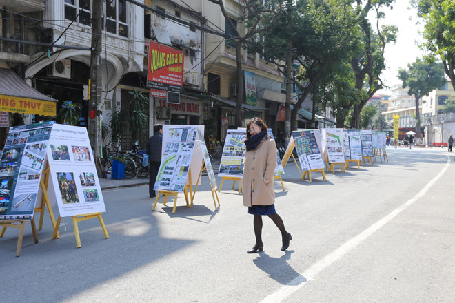 Khám phá phố bích họa Phùng Hưng trong ngày đầu khai trương ảnh 14