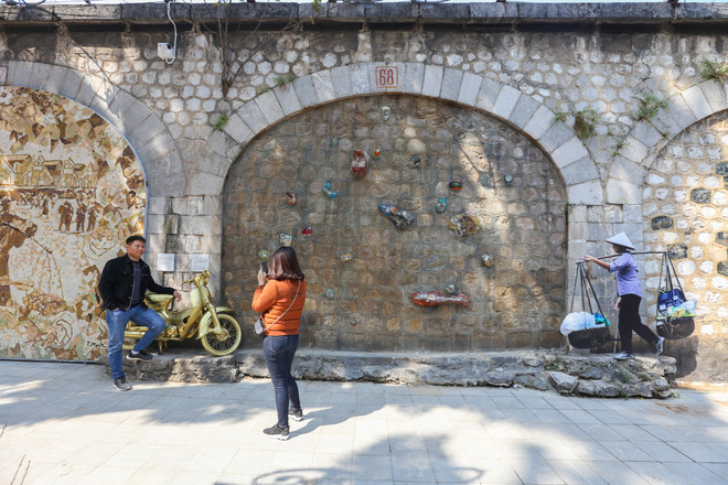 Khám phá phố bích họa Phùng Hưng trong ngày đầu khai trương ảnh 13