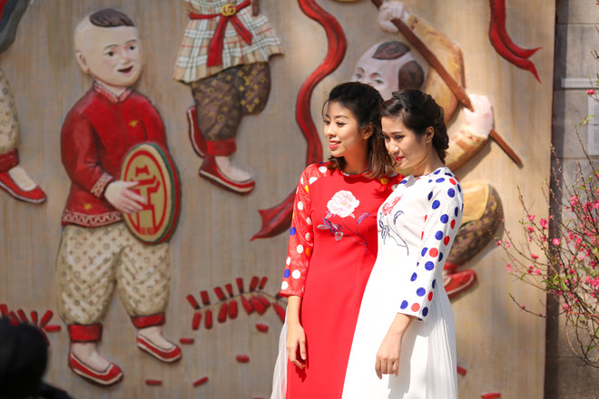 Khám phá phố bích họa Phùng Hưng trong ngày đầu khai trương ảnh 8