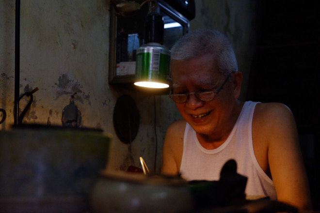 Người lưu giữ nghề chạm bạc truyền thống giữa lòng Hà Nội ảnh 4